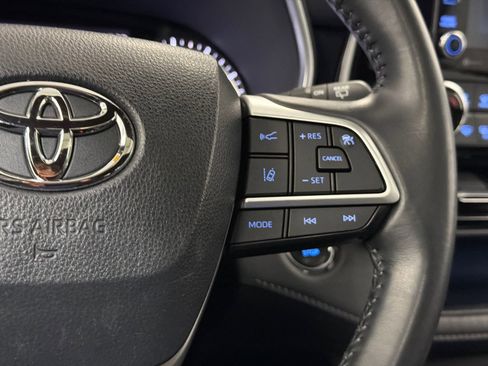 Used 2022 Toyota Highlander XSE AWD/4WD image 23