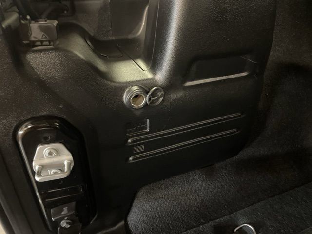 Used 2023 Jeep Wrangler Unlimited Rubicon w/ Cold Weather Group AWD/4WD image 38
