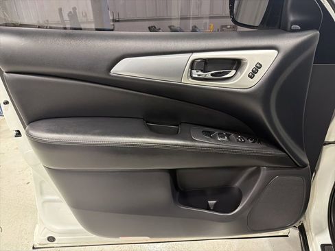 Used 2017 Nissan Pathfinder SL w/ SL Premium Package image 18