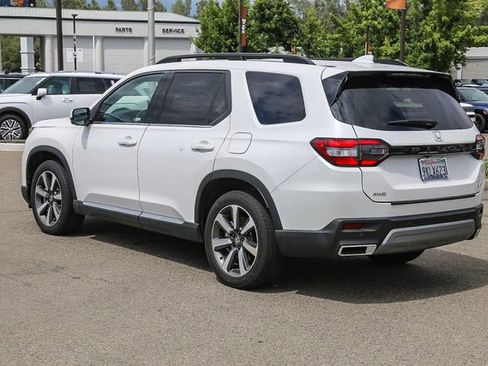 Used 2024 Honda Pilot Elite image 2