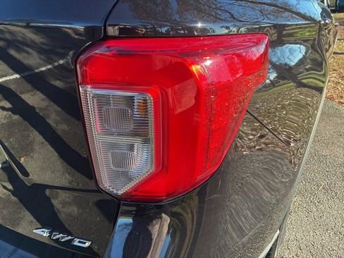 Used 2023 Ford Explorer XLT image 14