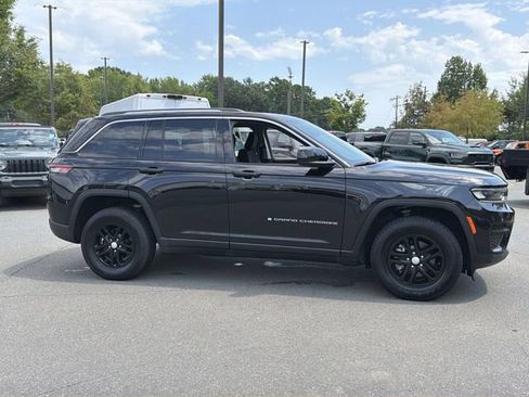 Used 2023 Jeep Grand Cherokee Laredo w/ Luxury Tech Group I AWD/4WD image 13