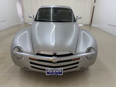 Used 2004 Chevrolet SSR w/ Preferred Equipment Group image 9