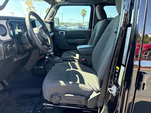 Used 2024 Jeep Wrangler Unlimited AWD/4WD image 14