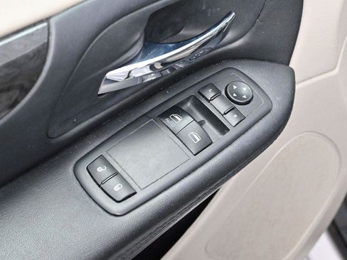 Used 2017 Dodge Grand Caravan SE FWD image 10