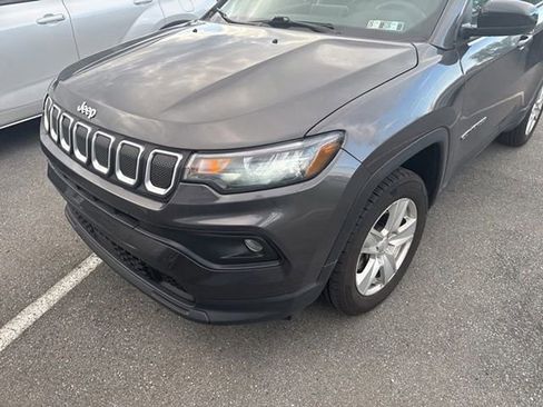 Used 2022 Jeep Compass Latitude w/ Convenience Group AWD/4WD image 3