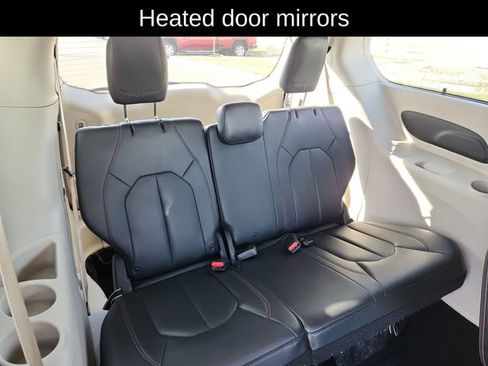 Used 2019 Chrysler Pacifica Touring-L image 31