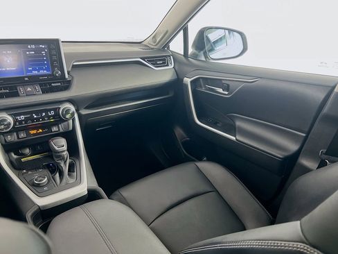 Used 2021 Toyota RAV4 XLE Premium image 24