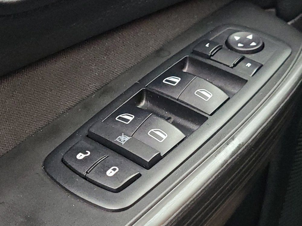 Used 2015 Jeep Cherokee Sport FWD image 27