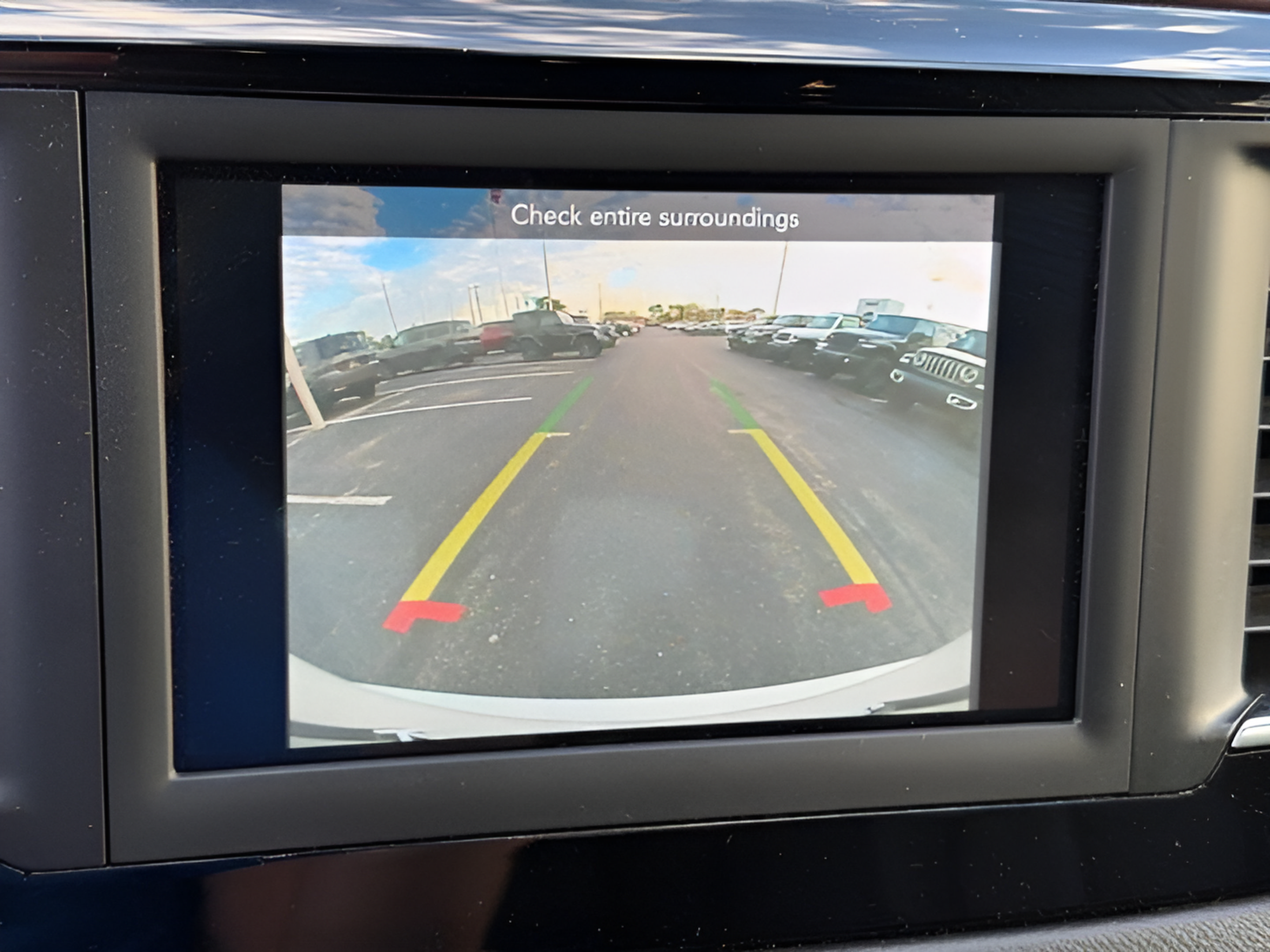 Used 2019 Chrysler Pacifica Touring-L FWD image 24