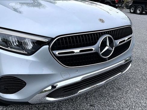 Used 2025 Mercedes-Benz GLC 300 4MATIC image 5