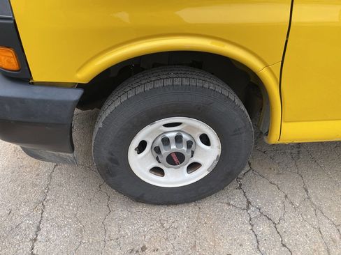 Used 2021 GMC Savana 2500 w/ Driver Convenience Package image 8