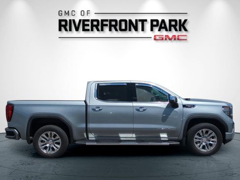 Used 2025 GMC Sierra 1500 Denali w/ Denali Carbonpro Edition AWD/4WD image 2