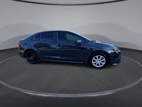 Used 2025 Toyota Corolla LE FWD image 9