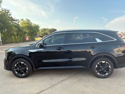 Used 2025 Kia Sorento S w/ Panoramic Sunroof Package FWD image 6