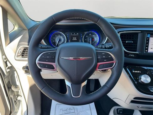 Used 2024 Chrysler Voyager LX image 19