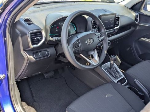 Used 2025 Hyundai Venue SE image 13