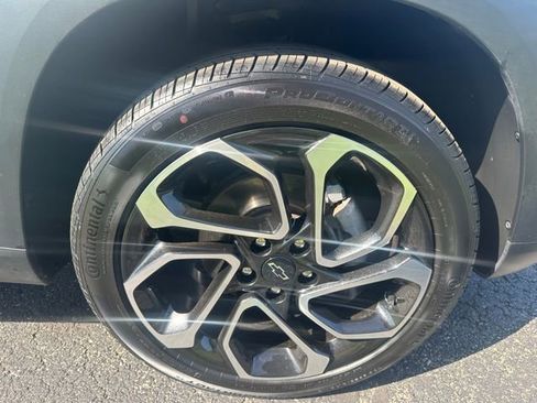 Certified 2024 Chevrolet Trax RS w/ Driver Confidence Package image 12