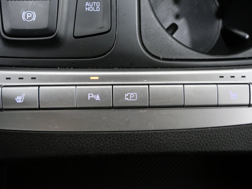Used 2025 Kia Carnival FWD image 20