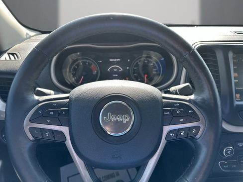 Used 2018 Jeep Cherokee Limited w/ Technology Group FWD image 21