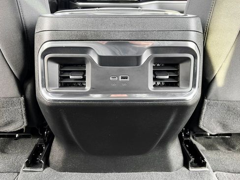 Used 2025 GMC Sierra 1500 Elevation image 20