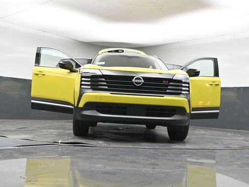 New 2026 Nissan Kicks SR image 38