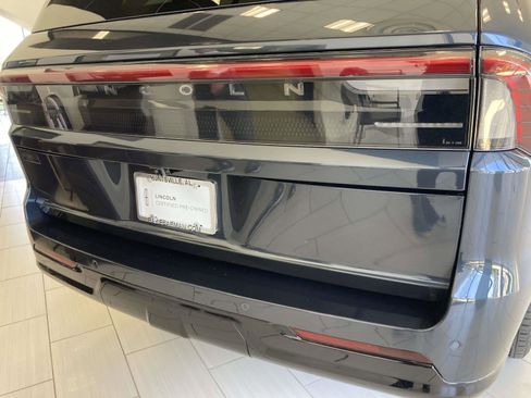 Certified 2025 Lincoln Navigator Reserve image 4