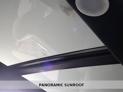 Used 2023 Ford F150 Lightning Platinum image 4