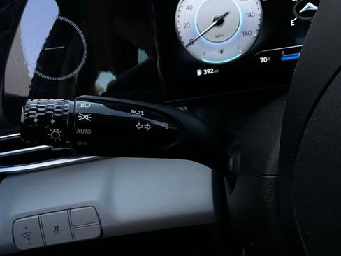 Used 2025 Hyundai Elantra Limited image 40