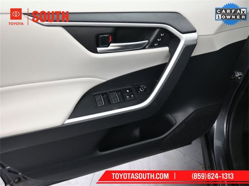 Used 2023 Toyota RAV4 XLE Premium image 27