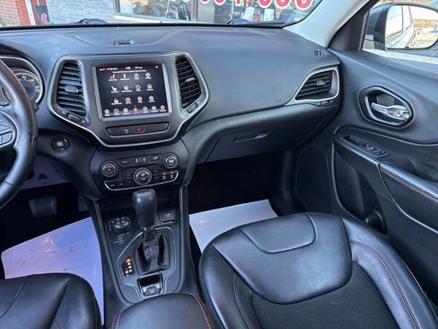 Used 2020 Jeep Cherokee Trailhawk w/ Cold Weather Group image 11