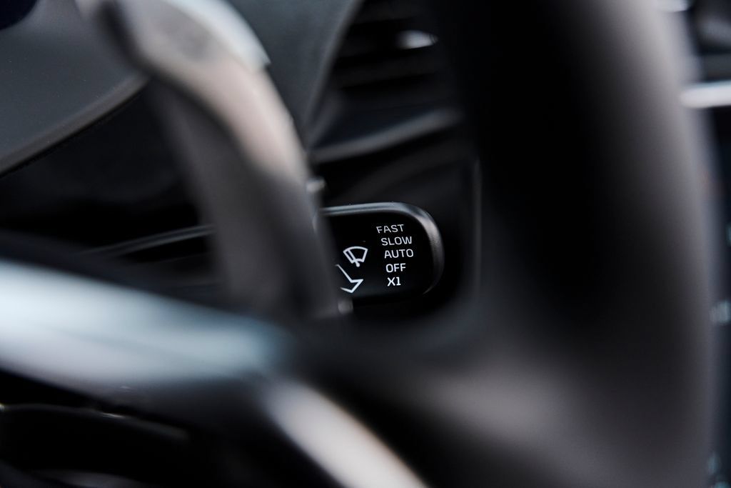 Used 2025 McLaren Artura Spider RWD image 61