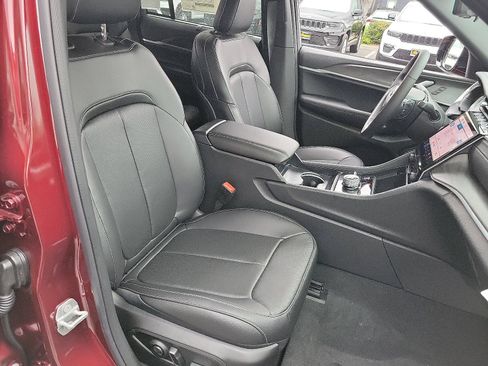 New 2025 Jeep Grand Cherokee Limited w/ Luxury Tech Group II AWD/4WD image 16