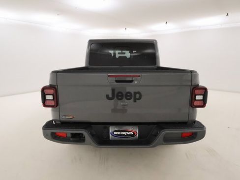 Used 2023 Jeep Gladiator Overland image 4