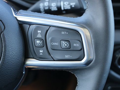 Used 2025 Jeep Wrangler Unlimited Sahara image 17