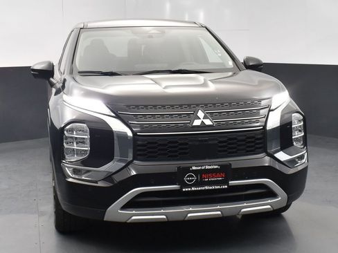Used 2024 Mitsubishi Outlander SE image 2