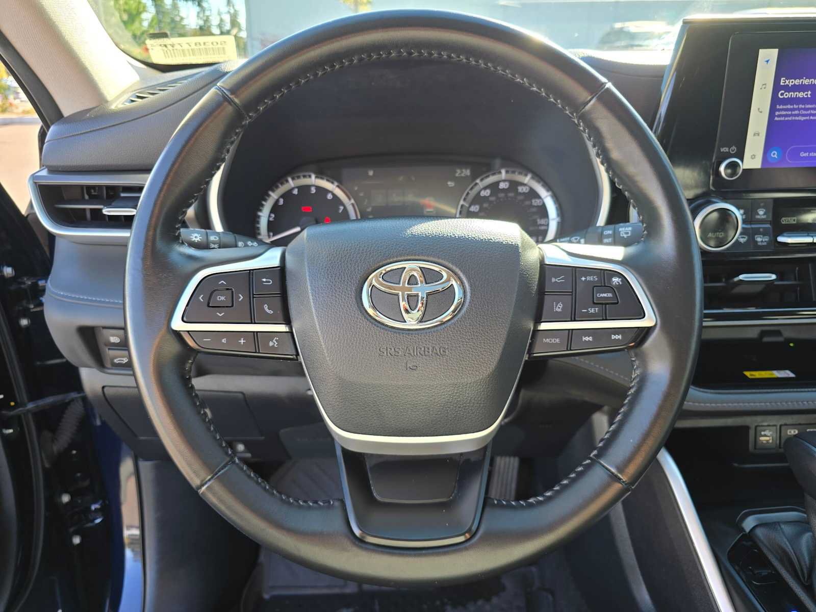 Used 2023 Toyota Highlander XLE AWD/4WD image 24