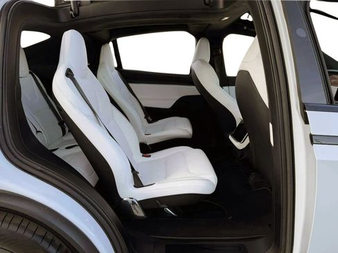 Used 2023 Tesla Model X Plaid image 16