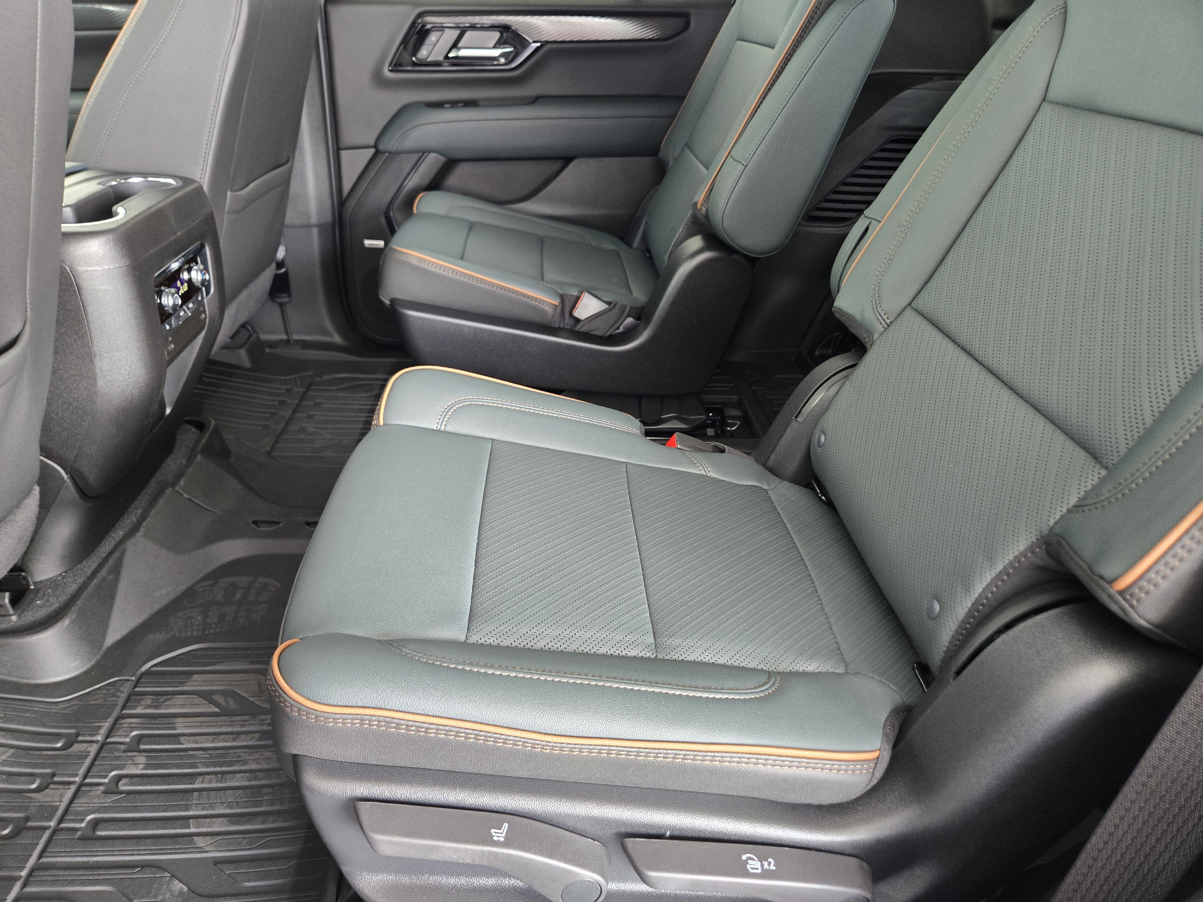 New 2026 GMC Yukon AT4 w/ AT4 Premium Package AWD/4WD image 22