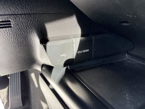 Used 2020 Toyota Camry SE image 25