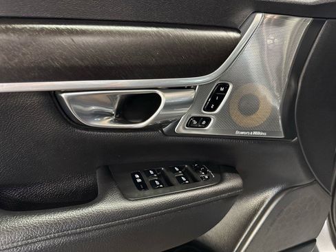 Used 2017 Volvo V90 T6 Cross Country image 12