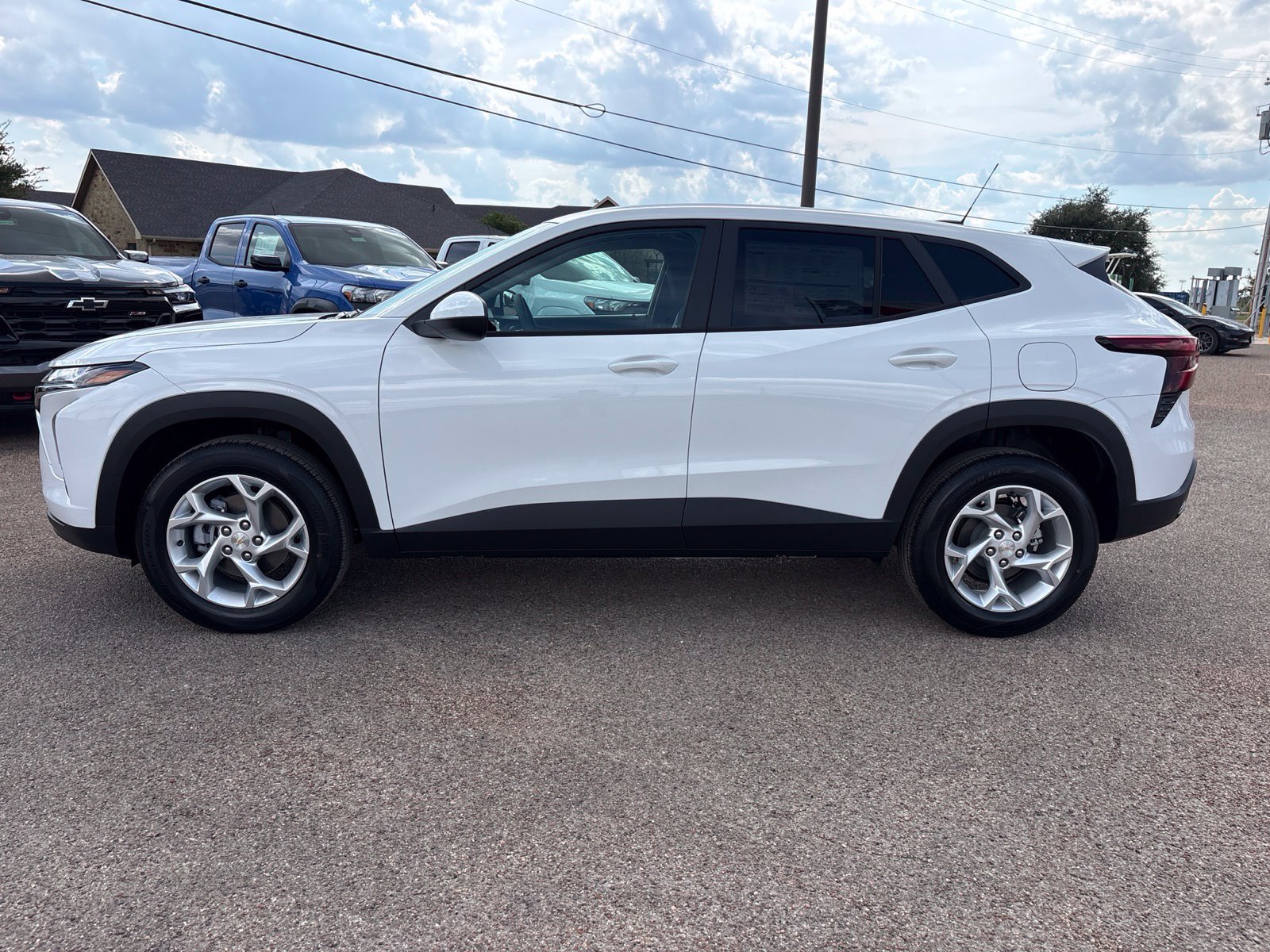 New 2026 Chevrolet Trax LS w/ LS Convenience Package FWD image 2