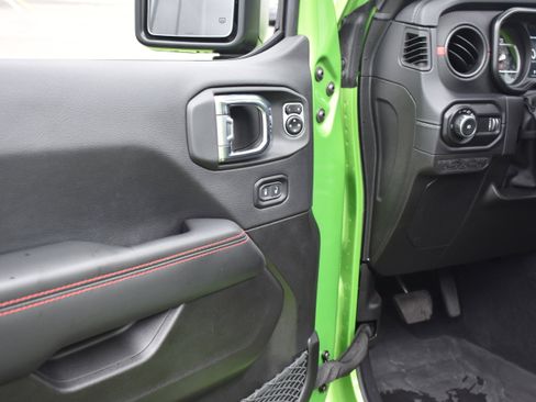 Used 2025 Jeep Wrangler Unlimited Rubicon image 26