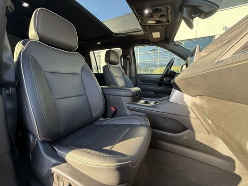 Used 2022 GMC Yukon XL SLT image 29