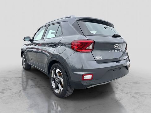 Used 2024 Hyundai Venue SEL image 3