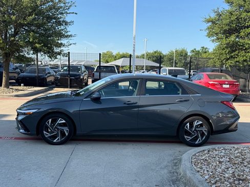 Used 2024 Hyundai Elantra SEL w/ Convenience Package FWD image 2