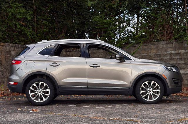 Used 2017 Lincoln MKC Select w/ Select Plus Package AWD/4WD image 4