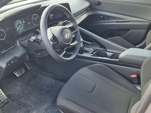 New 2025 Hyundai Elantra SEL image 10