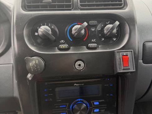 Used 2002 Nissan Frontier SVE AWD/4WD image 32