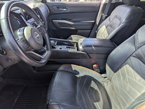 Used 2022 Nissan Pathfinder Platinum w/ Cargo Package image 11